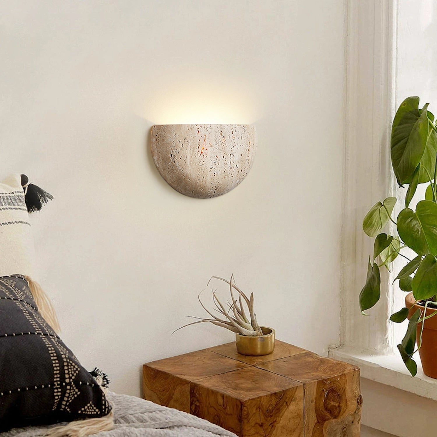 Travertine Wall-Mounted Light Vintage Rounded Sconce